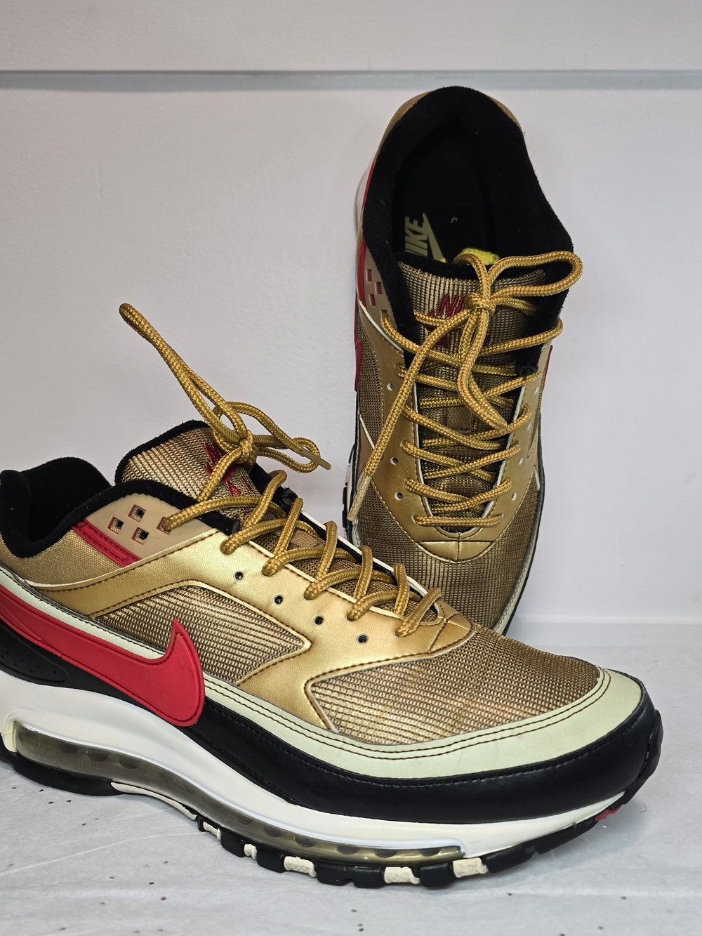 Nike Men’s Gold Red Air-Cushioned Running Shoes